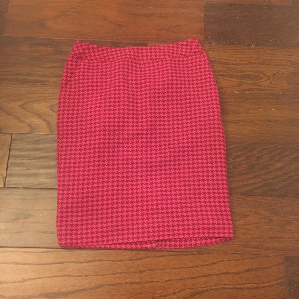 Pink houndstooth print pencil skirt size 6